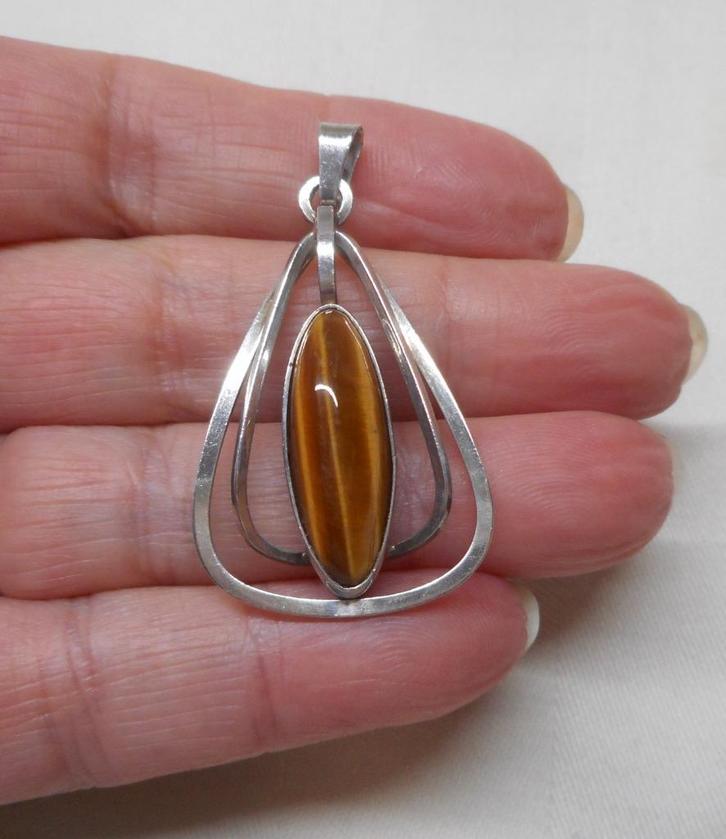 Zilveren vintage hanger met tijgeroog nr.971, Sieraden, Tassen en Uiterlijk, Kettinghangers, Zo goed als nieuw, Zilver, Zilver