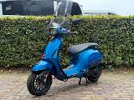 Zeer mooie 50cc vespa sprint geel kenteken