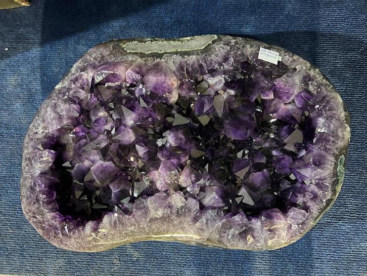 Amethist Cluster (122) 55,5 kg, diep paarse kleur, top stuk!, Verzamelen, Mineralen en Fossielen, Mineraal, Ophalen of Verzenden