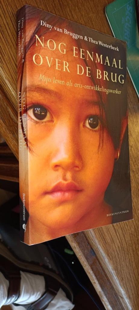 Bruggen / Nog eenmaal over de brug/Mijn leven als arts, Boeken, Literatuur, Zo goed als nieuw, Nederland, Ophalen of Verzenden