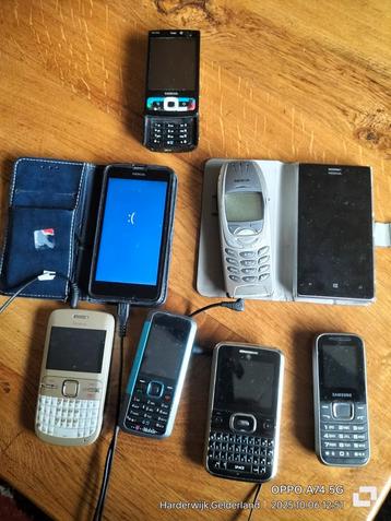 Diverse telefoons  beschikbaar voor biedingen