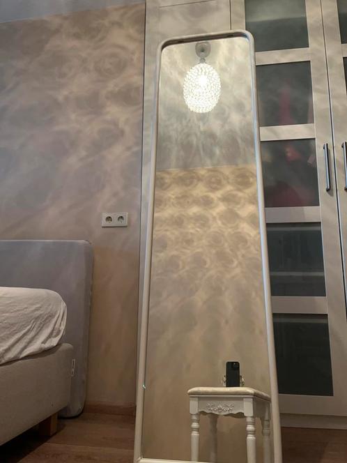 IKEA KNAPPER staande spiegel WIT ZGAN ‼️, Huis en Inrichting, Woonaccessoires | Spiegels, Zo goed als nieuw, Minder dan 50 cm