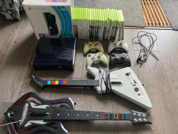 XBOX 360 Zwart 250GB, 4 controllers, 2 gitaren, en 24 games beschikbaar voor biedingen