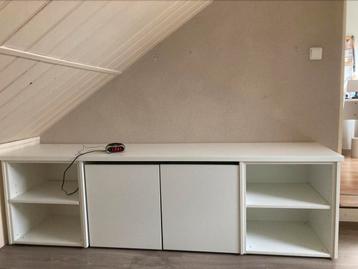 Degelijke wandkast te koop