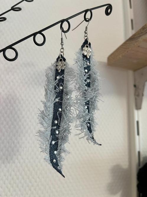 Oorbellen jeans strass bedel bloem, Sieraden, Tassen en Uiterlijk, Oorbellen, Nieuw, Hangers, Overige materialen, Blauw, Met strass