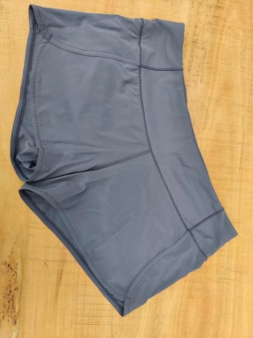 Lululemon, Speed-up mid rise short, maat 10(38-40) '4 inch, Kleding | Dames, Sportkleding, Zo goed als nieuw, Overige typen, Maat 38/40 (M)