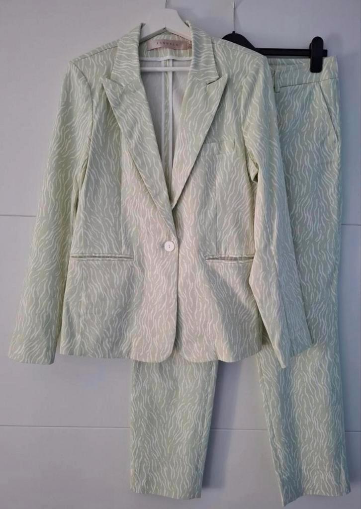 Nieuw pak in sage green Esqualo maat 42, Kleding | Dames, Jasjes, Kostuums en Pakken, Nieuw, Kostuum of Pak, Maat 42/44 (L), Groen