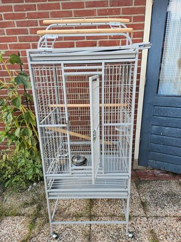 Vogelkooi beschikbaar voor biedingen