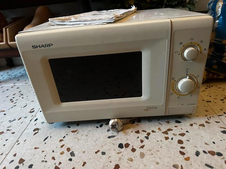 Gratis Sharp Magnetron 700W - Defecte Knop,, Witgoed en Apparatuur, Magnetrons, Gebruikt, Vrijstaand, Magnetron, Draaiplateau