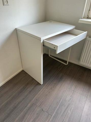Micke Ikea Bureau beschikbaar voor biedingen