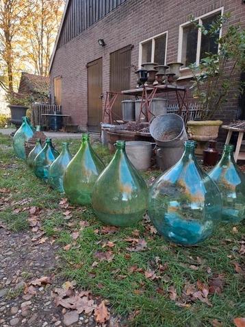 Oude vintage  gistfles beschikbaar voor biedingen