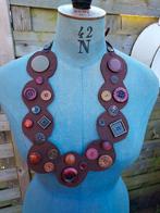 Unieke bruin vilten ketting met variatie aan bruine knopen, Verzenden, Zo goed als nieuw, Bruin, Overige materialen