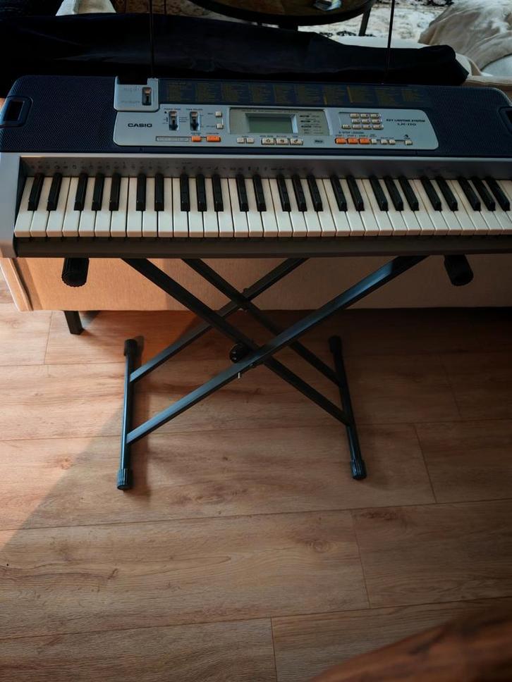 Casio Keyboard met Standaard, Muziek en Instrumenten, Keyboards, 61 toetsen, Casio, Met standaard, Ophalen