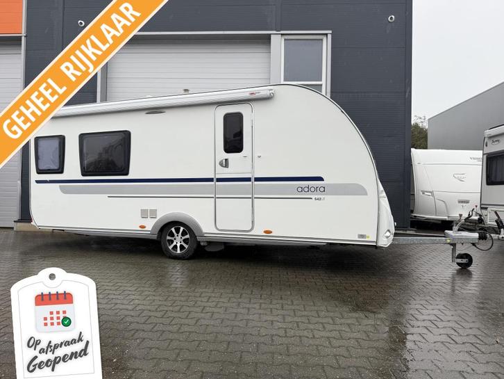 Adria Adora 542 UT airco - luifel, Caravans en Kamperen, Caravans, Bedrijf, tot en met 4, 1000 - 1250 kg, Rondzit, Adria, 2 aparte bedden