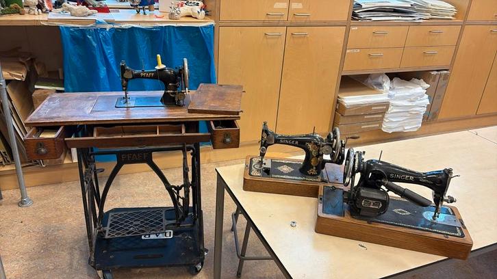 Twee antieke Singer naaimachines, Antiek en Kunst, Antiek | Naaimachines, Ophalen of Verzenden