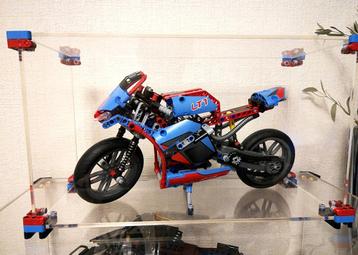 Showcase voor 42036 Street Motorcycle Nieuw beschikbaar voor biedingen