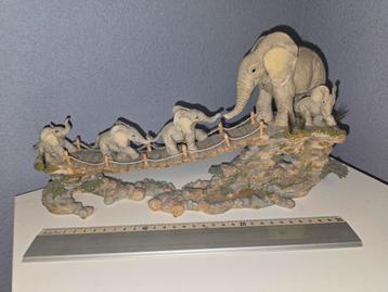 Tuskers Safe Crossing Olifanten Beeld 2005 beschikbaar voor biedingen