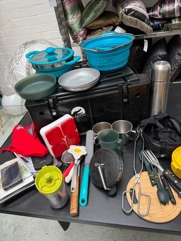 Complete Camping Kookset in Frontrunner Koffer beschikbaar voor biedingen