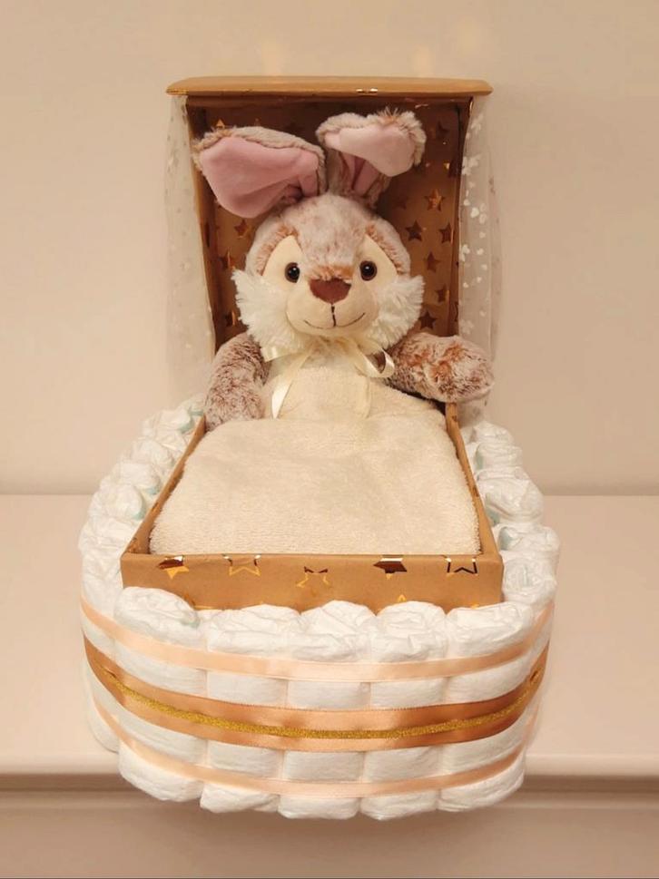 Luiertaart wieg in zachte kleuren/ Babyshower of geboorte, Kinderen en Baby's, Kraamcadeaus en Geboorteborden, Nieuw, Ophalen