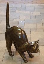 GROTE POES DIE SCHRIKT / KAT / BRONZEN TUINBEELD
