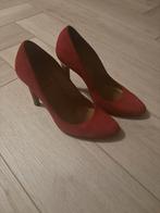 Prachtige rode pumps maat 38, Ophalen of Verzenden, Zo goed als nieuw, Rood