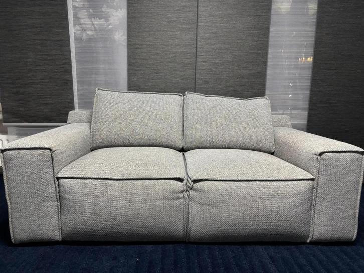 Moderne 2 zits Bank, Huis en Inrichting, Banken | Bankstellen, Zo goed als nieuw, Rechte bank, Tweepersoons, 200 tot 250 cm, 75 tot 100 cm