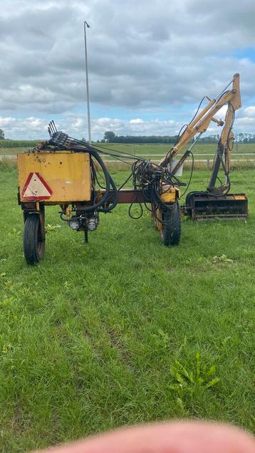 arm klepelmaaier +getrokken kraan + elektrische shovel beschikbaar voor biedingen