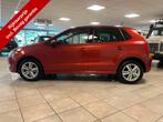 Volkswagen Polo 1.0 First Edition. 4 Nieuwe all season bande, Voorwielaandrijving, Stof, Gebruikt, Met garantie (alle)