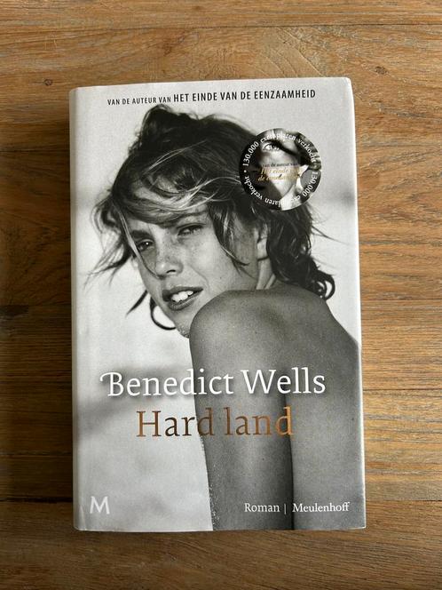 Benedict Wells - Hard land, Boeken, Literatuur, Zo goed als nieuw, Nederland, Ophalen of Verzenden