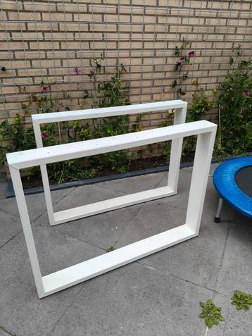 Gave stalen tafel onderstel  beschikbaar voor biedingen