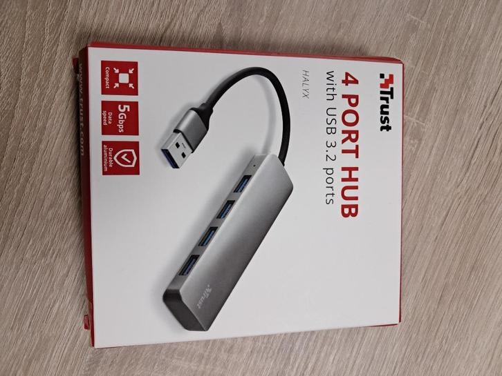 trust 4 port hub with usb 3.2 ports Halyx, Computers en Software, Dockingstations, Nieuw, USB-hub, Ophalen of Verzenden