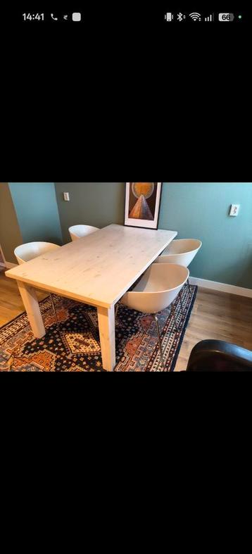 Houten Eettafel beschikbaar voor biedingen