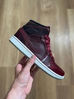 Nike Air Jordan 1 Mid ‘Nouveau’ 41, Ophalen of Verzenden, Zo goed als nieuw, Sneakers of Gympen