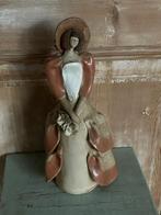 Vintage keramisch beeld. Meisje vrouw met bloemen keramiek, Ophalen