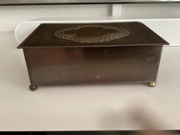 Amsterdamse school koperen kistje / doos humidor beschikbaar voor biedingen