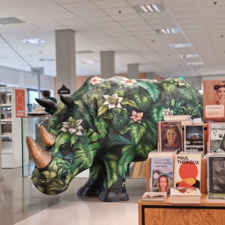 Beschilderde Neushoorn - Levensgroot Kunstobject, Antiek en Kunst, Kunst | Beelden en Houtsnijwerken, Ophalen of Verzenden