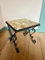 Vintage bijzettafel met onyx en smeedijzeren onderstel, Huis en Inrichting, Tafels | Bijzettafels, Ophalen, Zo goed als nieuw