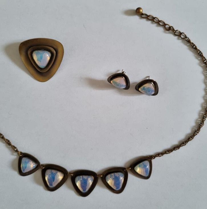 Te koop een vintage ketting ,broche en oorbellen., Sieraden, Tassen en Uiterlijk, Antieke sieraden, Broche, Overige materialen