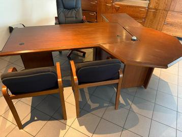 modern directie bureel beschikbaar voor biedingen