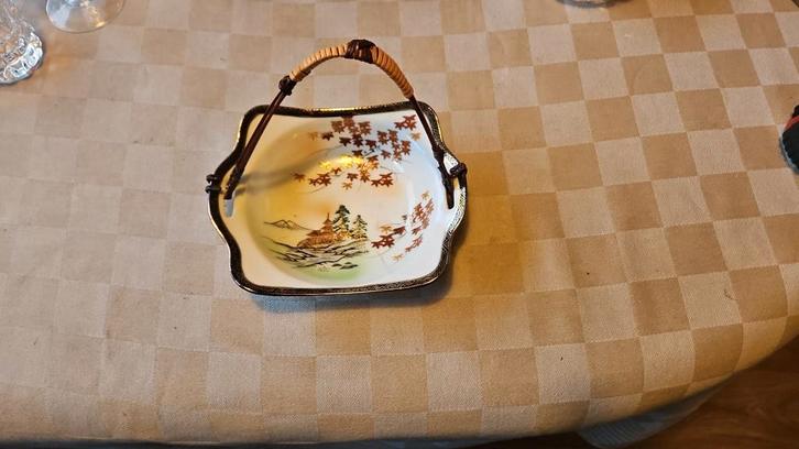 bon bon schaaltje snoep schaaltje porselein antiek Japans, Huis en Inrichting, Woonaccessoires | Schalen en Manden, Nieuw, Schaal
