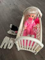 Vintage Shelly van Barbie met wieg en accessoires, Ophalen, Gebruikt, Barbie