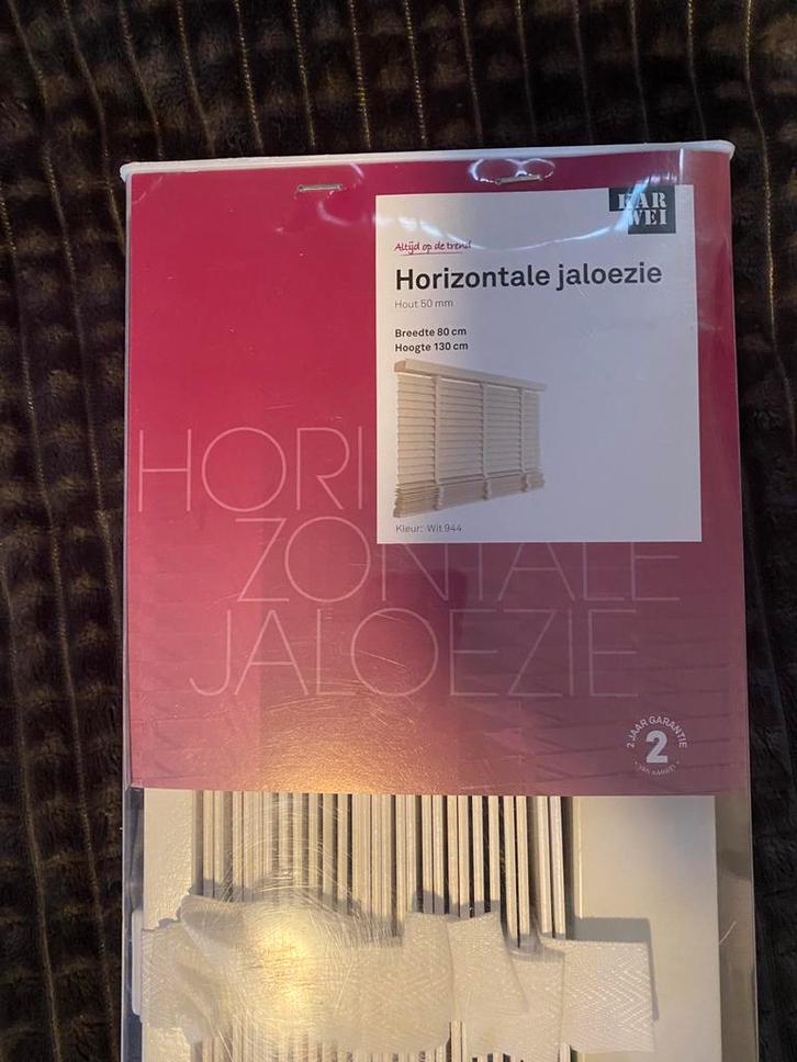Twee houten jaloezien Karwei, Huis en Inrichting, Stoffering | Gordijnen en Lamellen, Nieuw, 100 tot 150 cm, 50 tot 100 cm, Wit