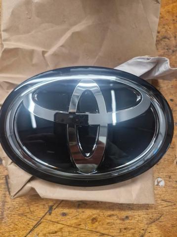 Toyota grille embleem. geschikt voor wagens met radarsensor beschikbaar voor biedingen