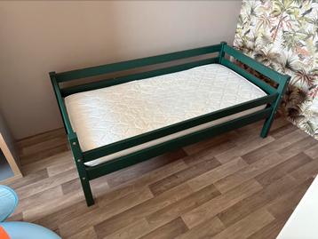 Kinderbed - 77cm x 157cm (excl. matras) beschikbaar voor biedingen