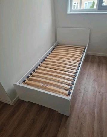 Eenpersoonsbed 90 x 200 cm beschikbaar voor biedingen