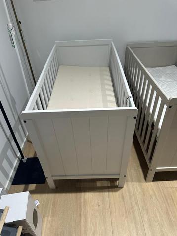 Ledikant en matras nieuw in doos beschikbaar voor biedingen