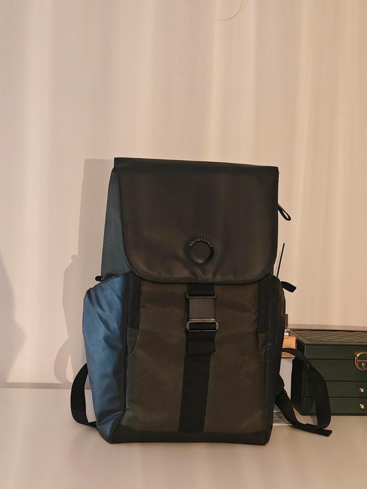 Delsey Paris Securflap Rugzak 15" - Donkergroen, Sieraden, Tassen en Uiterlijk, Tassen | Rugtassen, Zo goed als nieuw, Overige merken