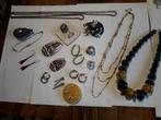 LOT VINTAGE SIERADEN I.Z.G.ST ( 24 stuks ) voor 20 EURO !!, Ophalen of Verzenden, Zo goed als nieuw, Overige kleuren, Overige materialen
