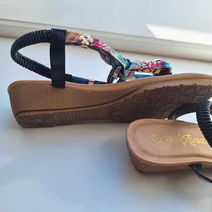 Dames teenslippers, Kleding | Dames, Schoenen, Zo goed als nieuw, Slippers, Overige kleuren, Ophalen of Verzenden