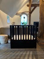 Zwarte box met lade, Kinderen en Baby's, Boxen, Ophalen of Verzenden, Gebruikt, Rechthoekig, In hoogte verstelbaar